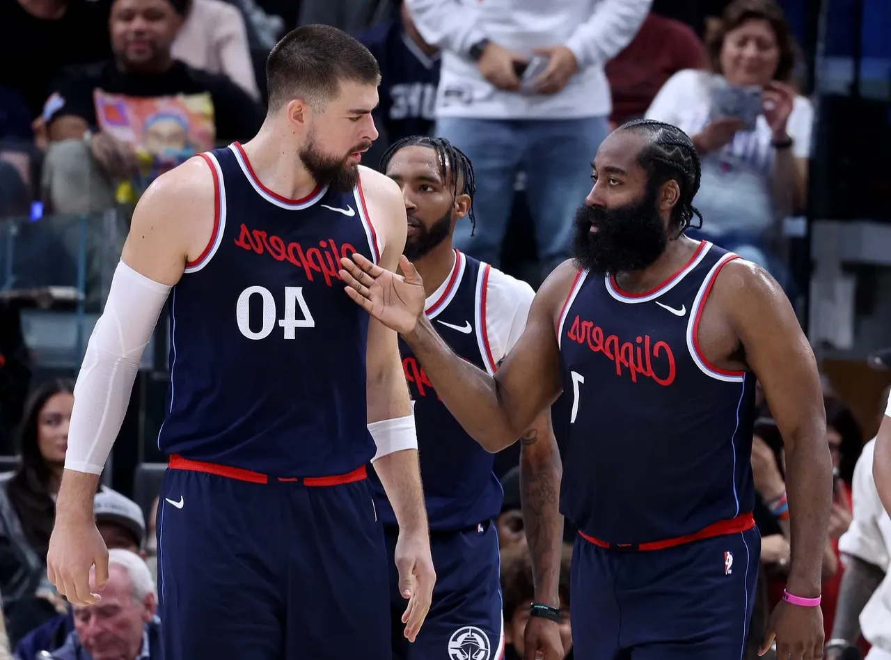 转折点洛杉矶快船豪取连胜，足总杯转会期攻防权衡，目标明确，高层口径保持一致的简单介绍